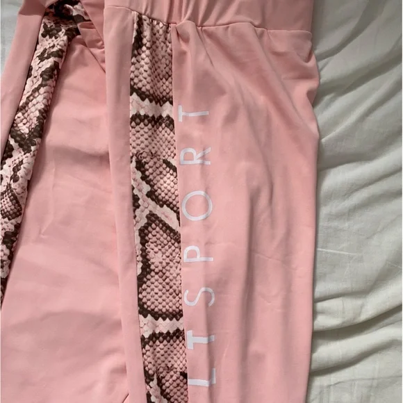 Pretty Little Thing - Picture 3 of 4